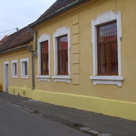 Pensiunea Mimi Medias Exterior photo