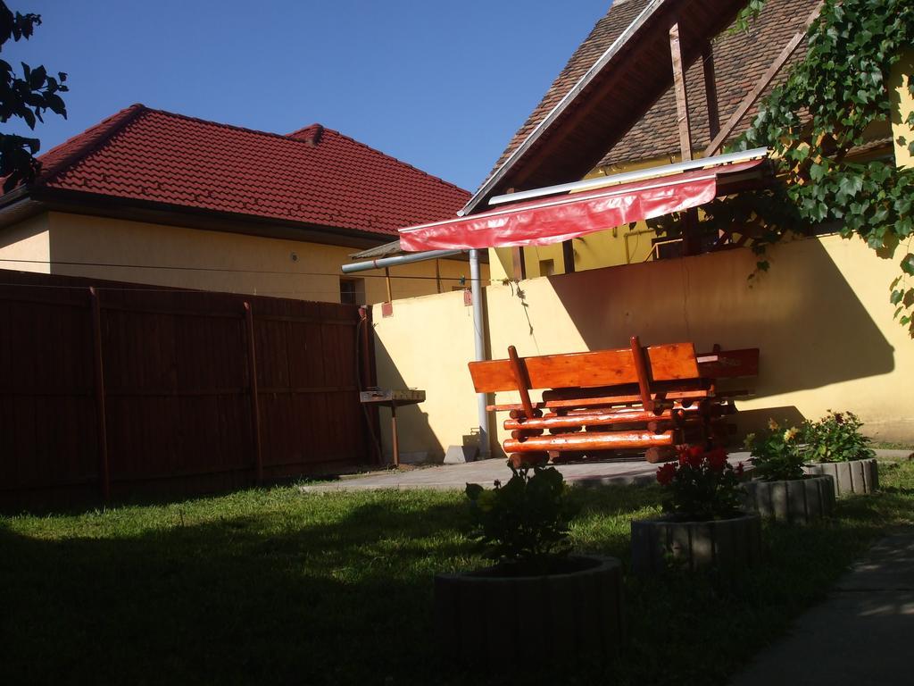 Pensiunea Mimi Medias Exterior photo